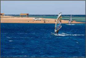 Egyptské letovisko Dahab a windsurfisté