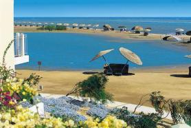 Pláž u hotelu Mövenpick Resort El Gouna