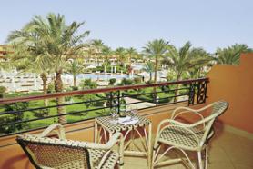 Egyptský hotel Amwaj Resort s terasou