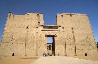 Chrám boha Hóra v Edfu