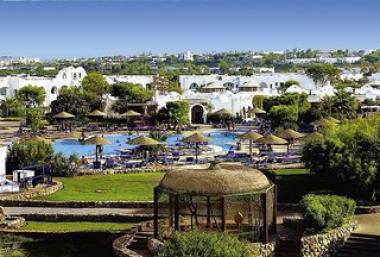 Egyptský hotel Domina Oasis, pohled k bazénu