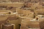 Egyptská oáza Farafra s místními domky