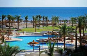 Bazén hotelového komplexu Amwaj Abu Soma