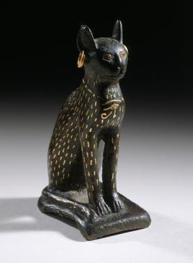Ženská postava Bastet v podobě kočky