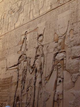 Egyptské reliféfy u městečka Esna - chrám Chnuma