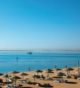 Pohled na hotelovou pláž Imperial Shams Abu Soma