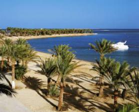 Pohled na hotelovou pláž Intercontinental Resort Abu Soma Resort
