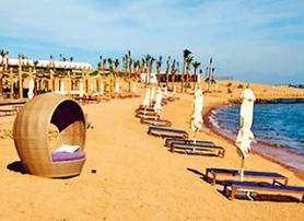 Egyptská hotelová pláž Le Meridien Dahab Resort