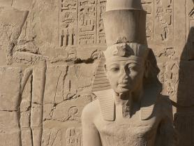 Jedna ze soch v Karnaku