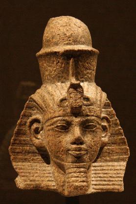 Příslusník 18. dynastie, otec Tutanchamóna - Amenhotep III.