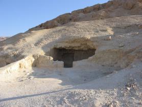 Vesnice Moalla - vstup do Ankhtifiho hrobky