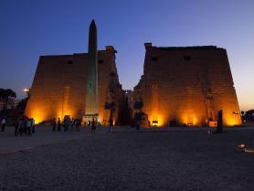 Egypt - chrám v Luxoru v noci