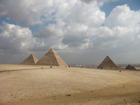 Antické památky - pyramidy v Gíze