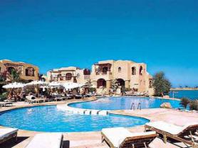 Hotelový bazén - hotel Sultan Bey v El Gouně