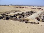Pohled na historické vykopávky Umm el Qaab u obce Abydu