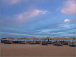 El Gouna - pláž se slunečníky