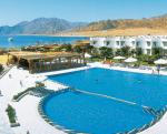 Bazén v egyptském hotelu Swiss Inn Resort